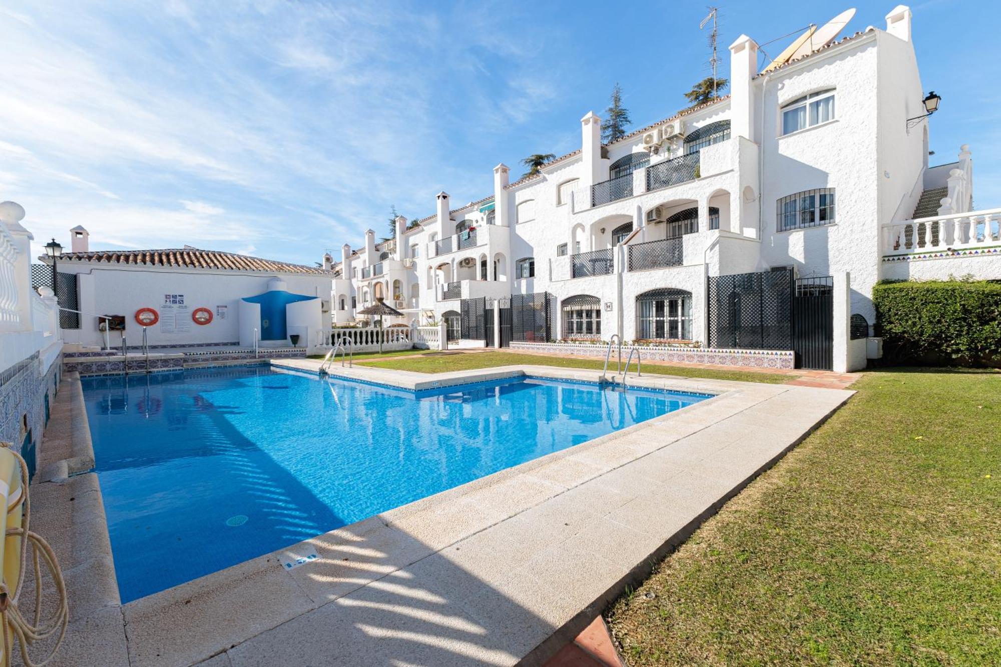 Cosy Apartment In Verano Azul Nerja Dış mekan fotoğraf