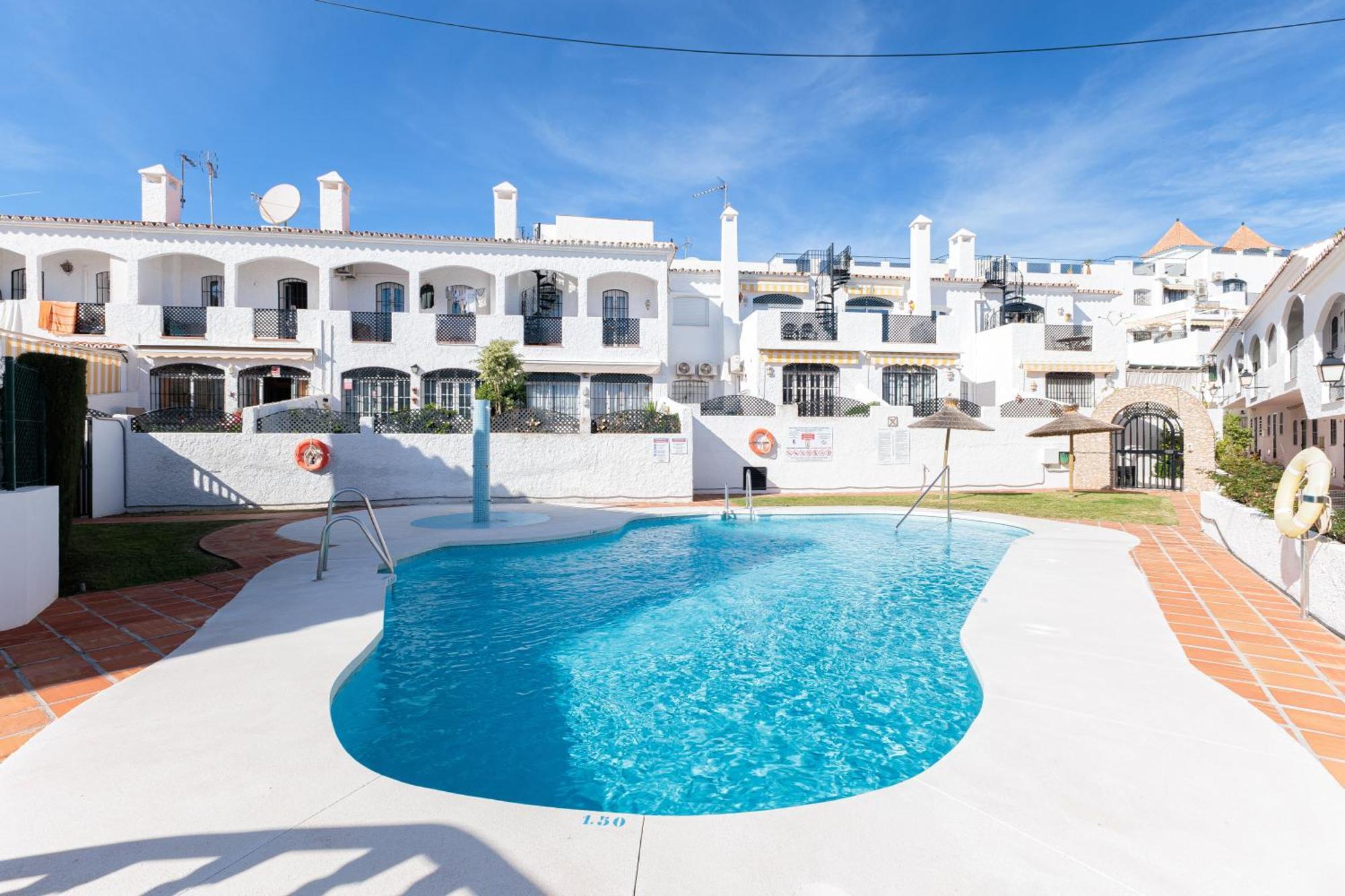 Cosy Apartment In Verano Azul Nerja Dış mekan fotoğraf